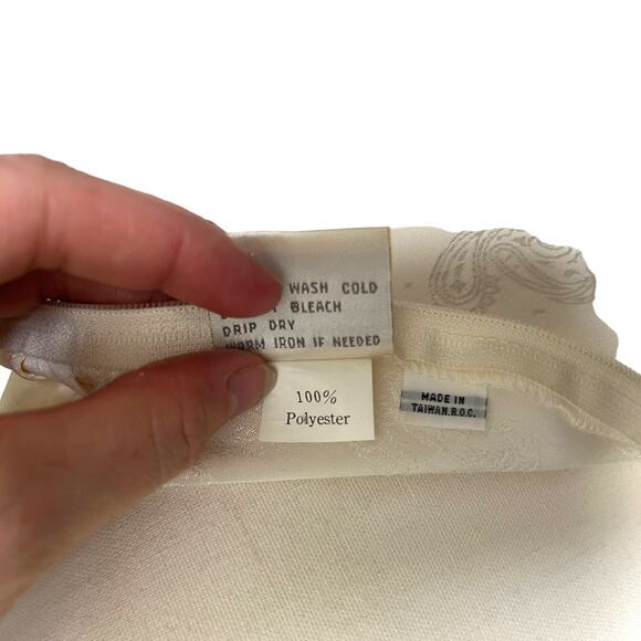 Vintage Cream Satin High Neck Pleated Paisley Print Blouse Size Medium - Picture 7 of 9